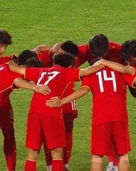 1-1！中国男足首战日本不胜，奇兵出场1分钟便破门，韩国3分登顶