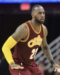 pulse-kaiyun.com-香伯特：若你没听詹姆斯的站位要求，他会乱传球让教练换下你