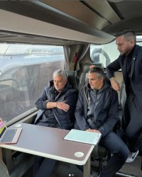 禁赛无妨“大巴战术” 穆里尼奥场外庇佑极限绝杀