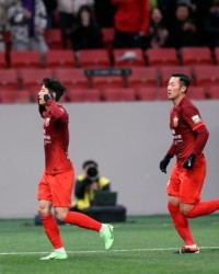 梅开二度捂耳庆祝回击质疑 武磊激情滑跪释放压力