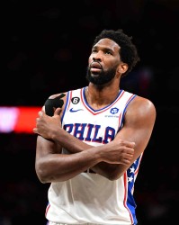 Stein：76人计划下赛季仍以恩比德、乔治和马克西为核心冲击总冠军