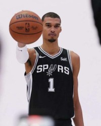 pulse-kaiyun.com-文班亚马圣城初亮相 撤步三分+炮弹传球引惊呼